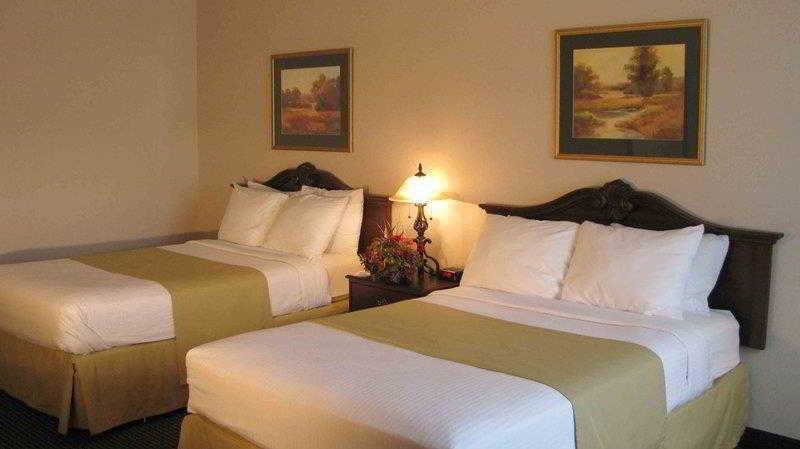Clarion Inn Falls Church-Arlington Екстер'єр фото