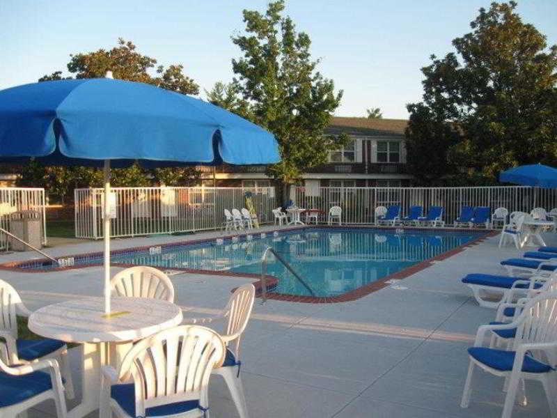 Clarion Inn Falls Church-Arlington Екстер'єр фото
