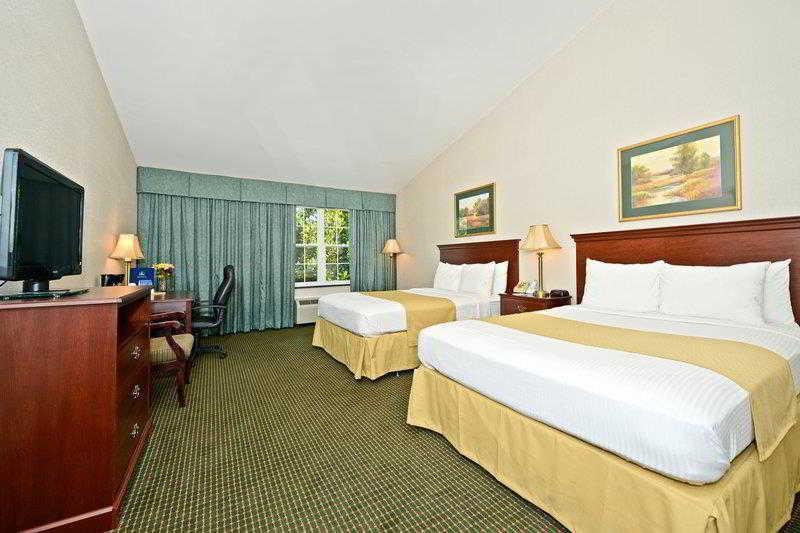 Clarion Inn Falls Church-Arlington Екстер'єр фото