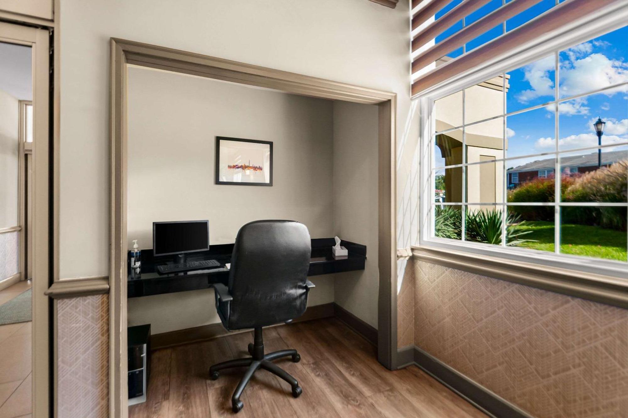 Clarion Inn Falls Church-Arlington Екстер'єр фото