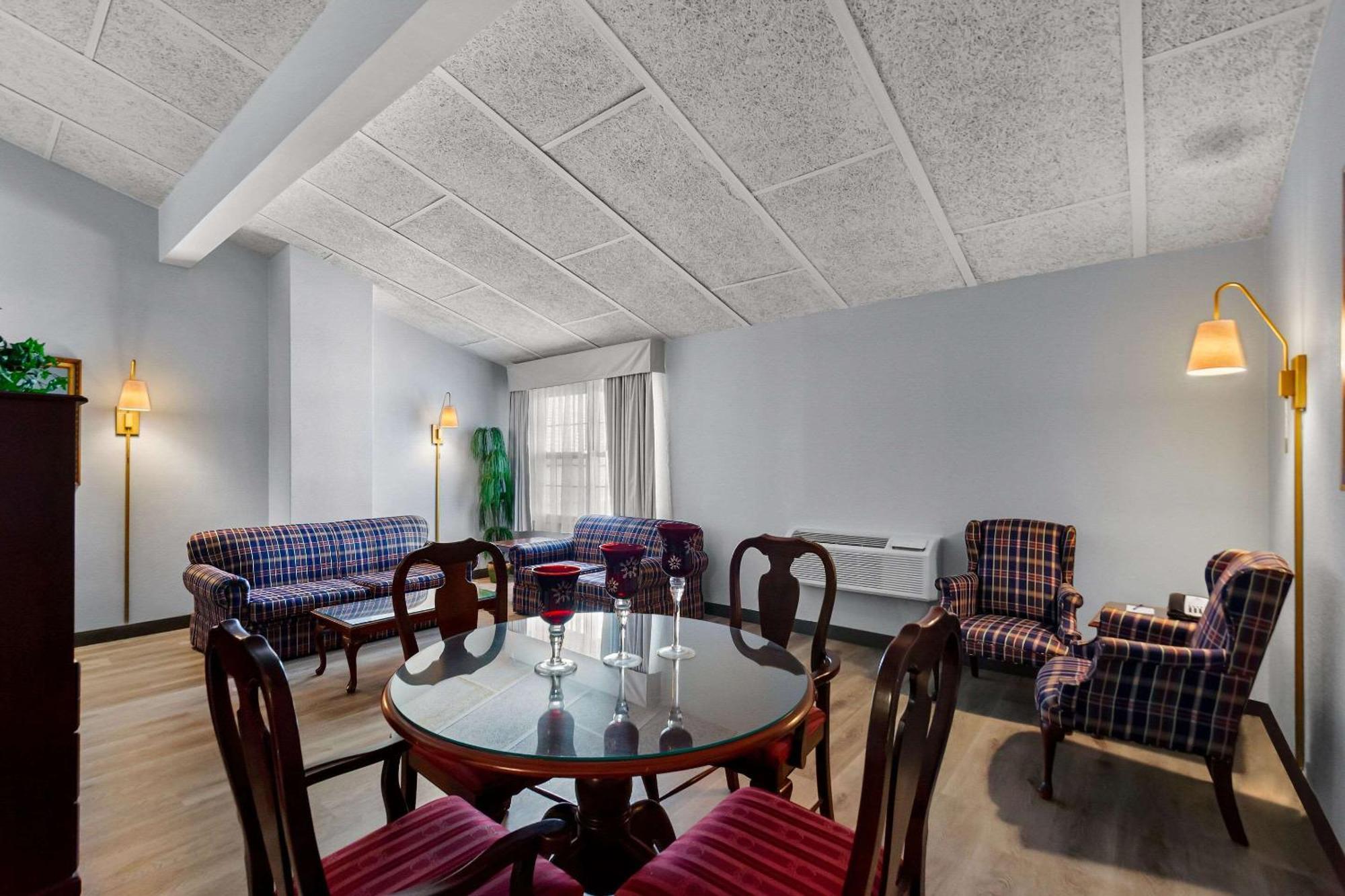 Clarion Inn Falls Church-Arlington Екстер'єр фото