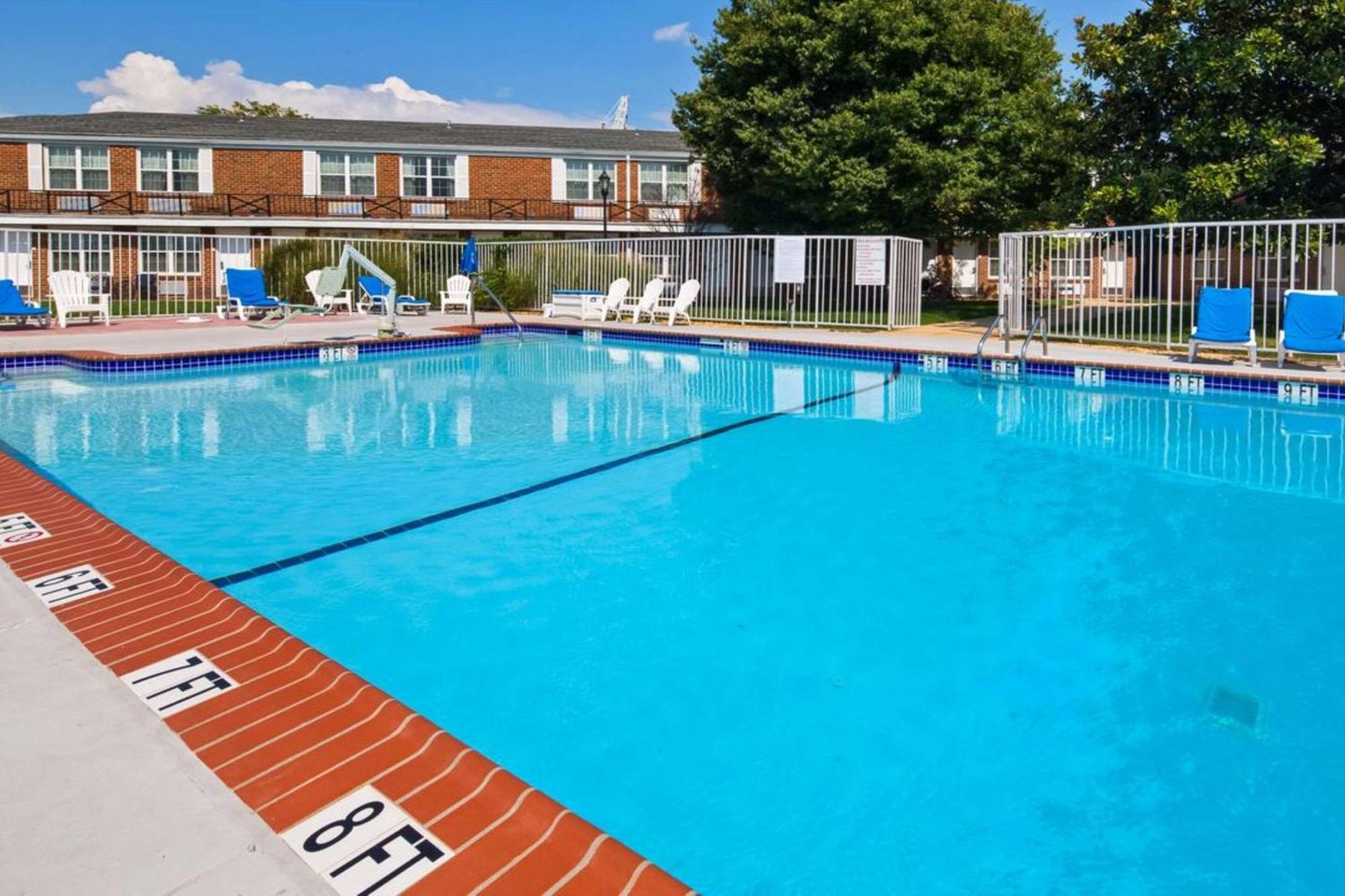 Clarion Inn Falls Church-Arlington Екстер'єр фото
