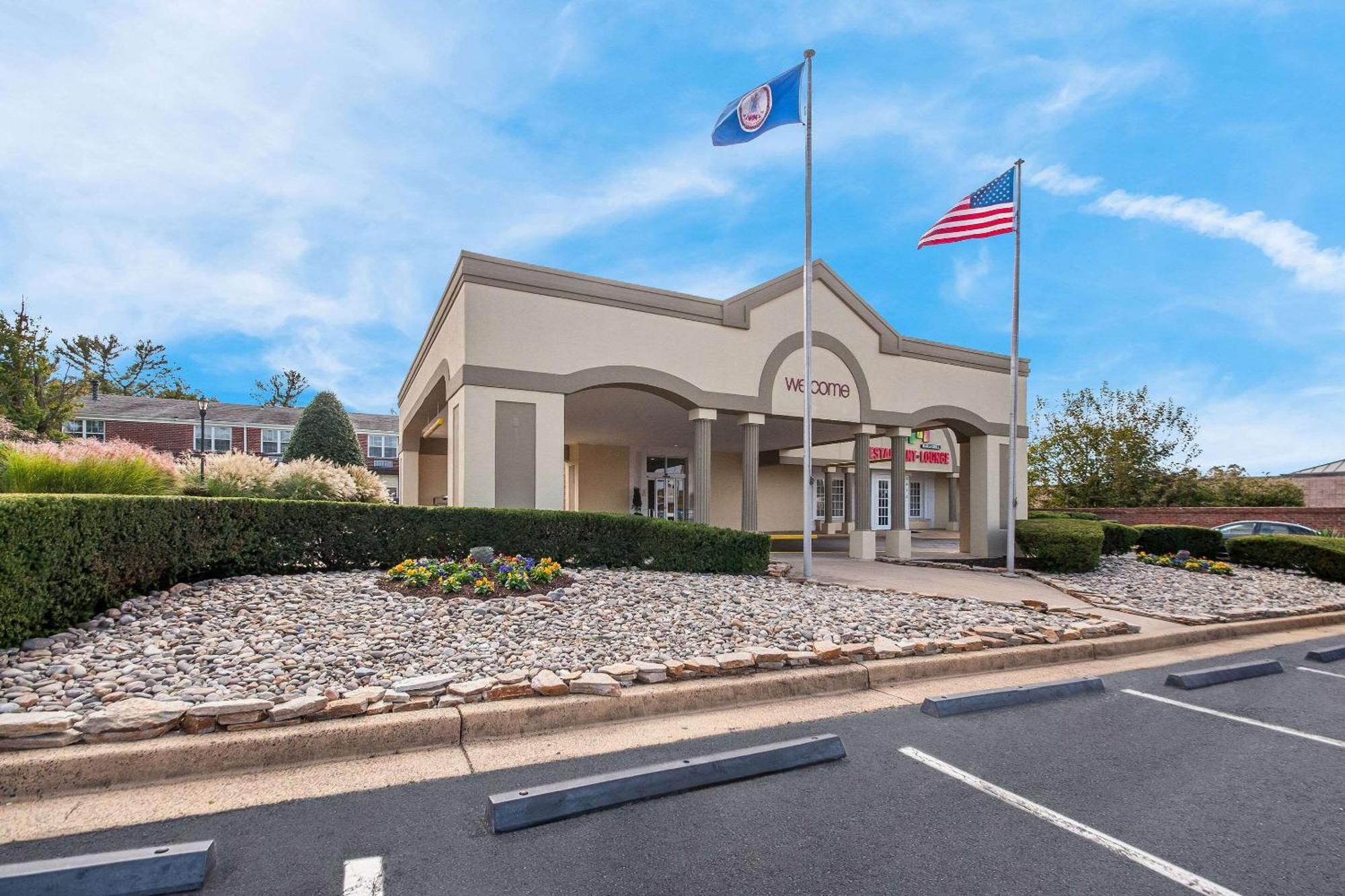 Clarion Inn Falls Church-Arlington Екстер'єр фото