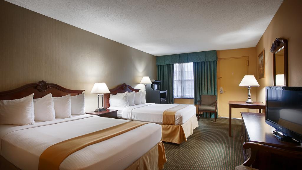 Clarion Inn Falls Church-Arlington Екстер'єр фото