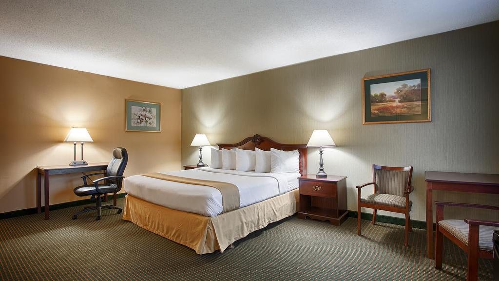 Clarion Inn Falls Church-Arlington Екстер'єр фото