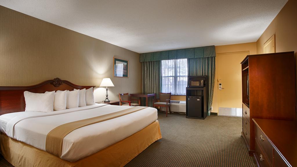 Clarion Inn Falls Church-Arlington Екстер'єр фото