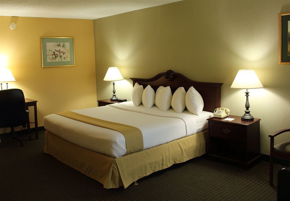 Clarion Inn Falls Church-Arlington Екстер'єр фото