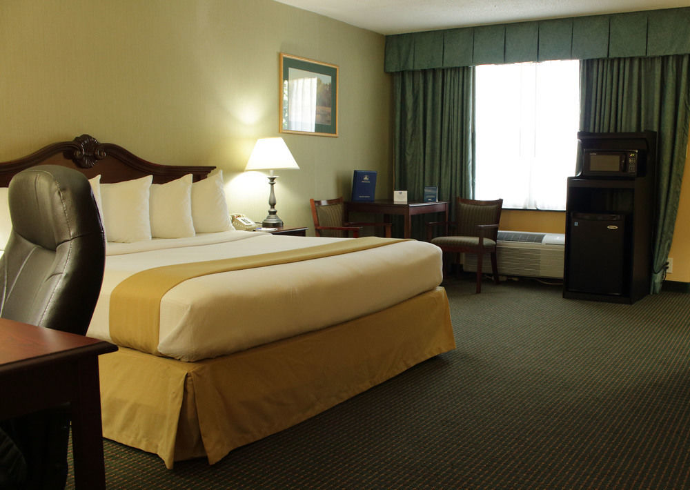 Clarion Inn Falls Church-Arlington Екстер'єр фото