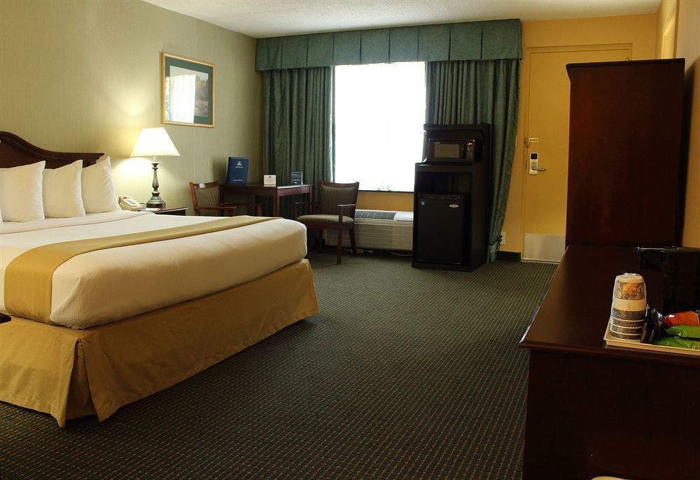 Clarion Inn Falls Church-Arlington Екстер'єр фото
