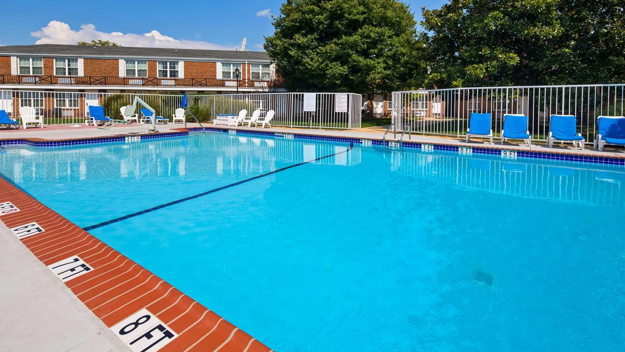 Clarion Inn Falls Church-Arlington Екстер'єр фото