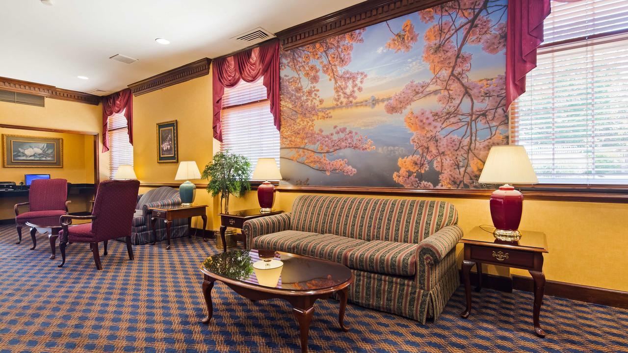 Clarion Inn Falls Church-Arlington Екстер'єр фото