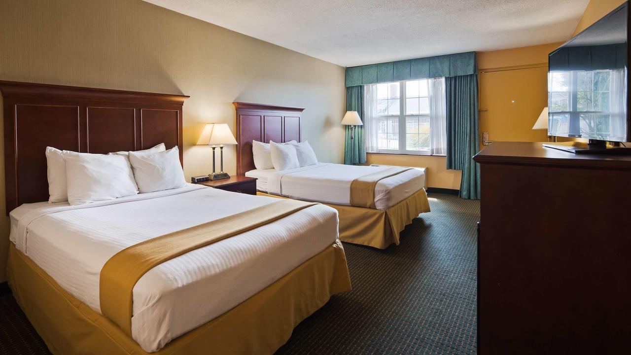 Clarion Inn Falls Church-Arlington Екстер'єр фото