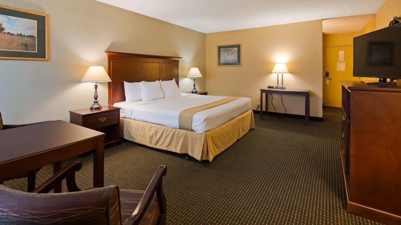 Clarion Inn Falls Church-Arlington Екстер'єр фото