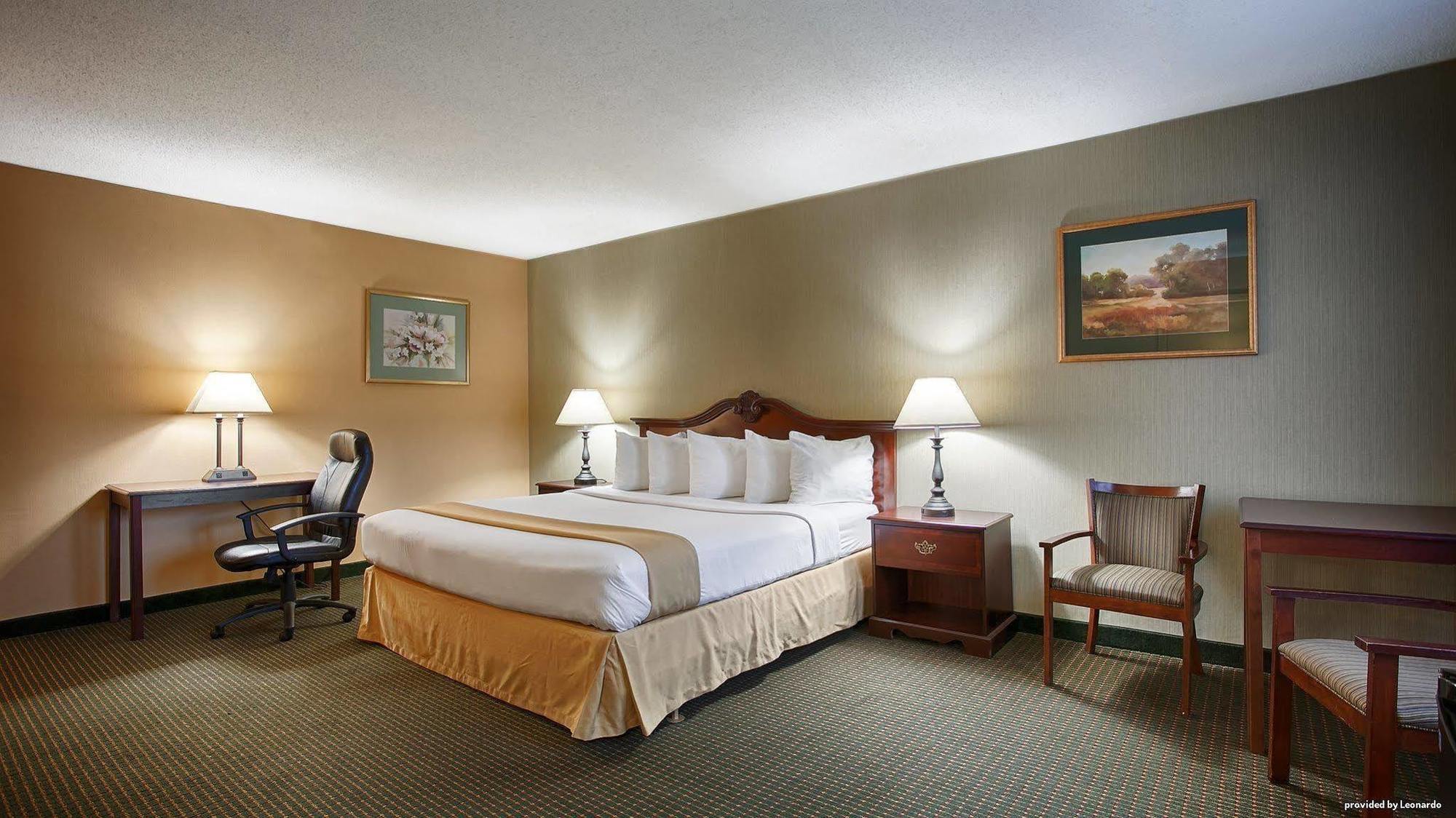 Clarion Inn Falls Church-Arlington Екстер'єр фото